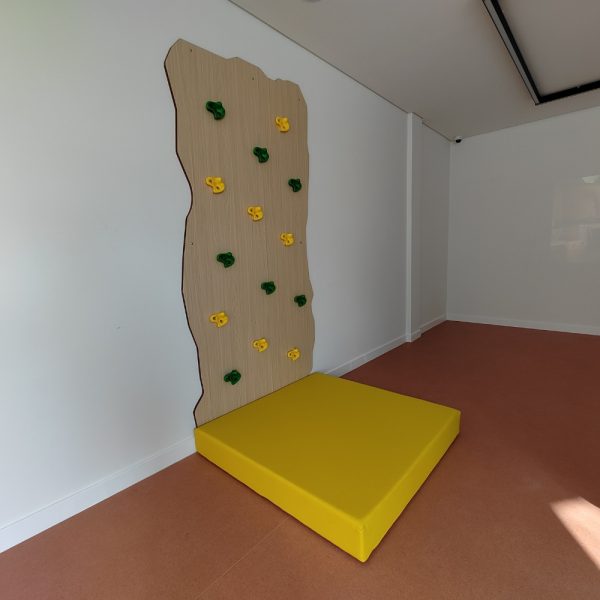 CLI7-MAT-Rock-Face-Climbing-Wall-with-Safety-Mat