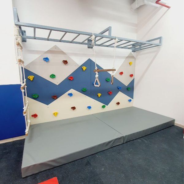 Mountain Climbing Wall With Accessories