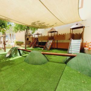 Adventure Hill with 2x Tunnel and Round Wooden Balance Beam