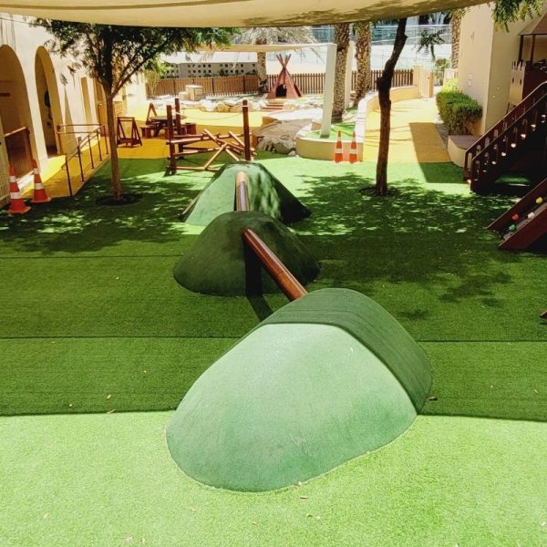 Adventure Hill with 2x Tunnel and Round Wooden Balance Beam