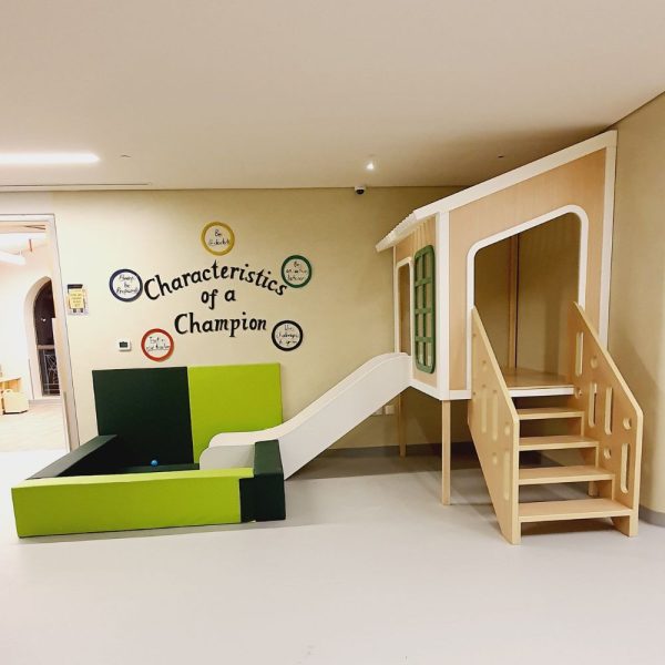 PLAYHOUSE WITH STEP AND SLIDE