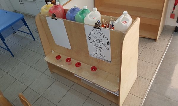 moon kids furniture paint easel1