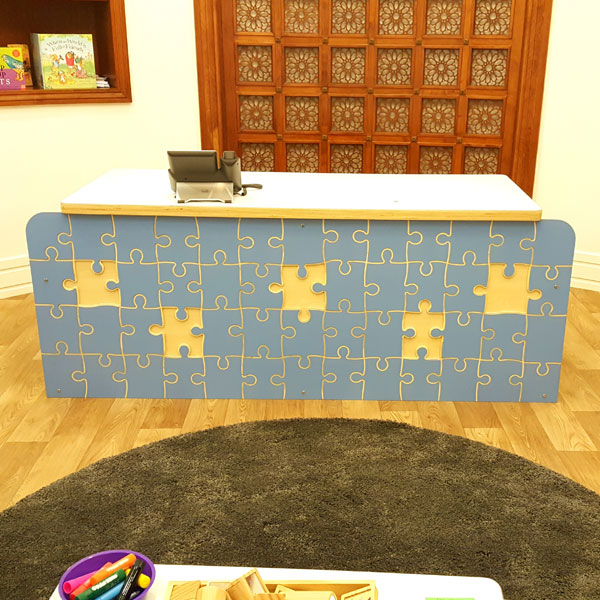 moon-kids-managers-desk